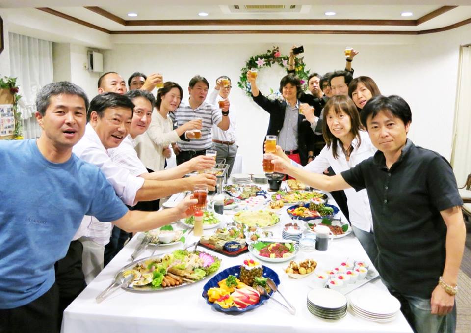 過去のせき塾で塾生同士が交流する様子
