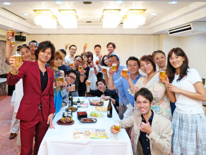 過去のせき塾で関達也と塾生が交流する様子